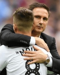 壹号娱乐- 卡尔斯鲁厄边路快马传中，助攻戴帽征服客场