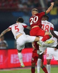 壹号娱乐- 门兴格拉德巴赫防守漏洞频现，主帅面临下课危机  