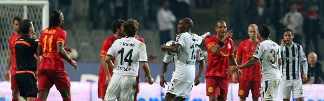  都灵德比战平局收场双方球迷爆发冲突  