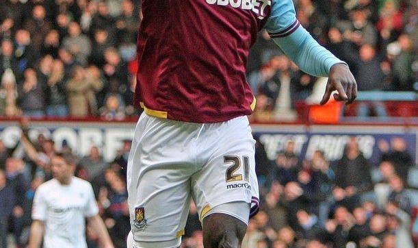  沃特金斯传射建功维拉主场三球大胜西汉姆联跻身欧战区