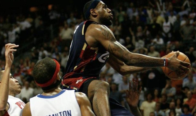  米切尔单节20分引爆全场，骑士击溃活塞获三连胜  