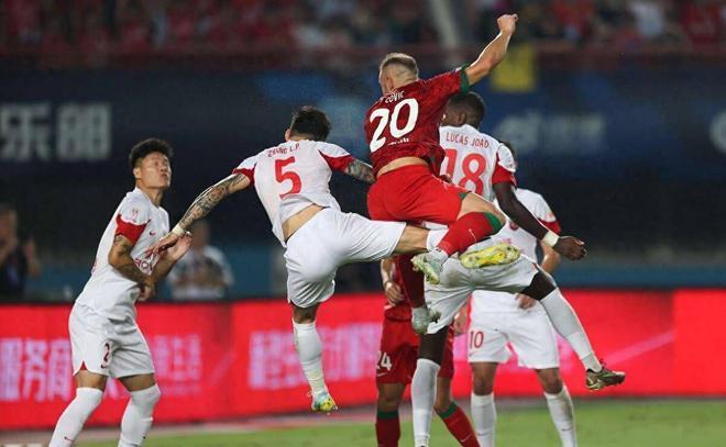  门兴格拉德巴赫防守漏洞频现，主帅面临下课危机  